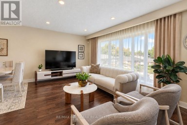 648 MOSSBANK COURT Newmarket (Huron Heights-Leslie Valley) Ontario photo 3