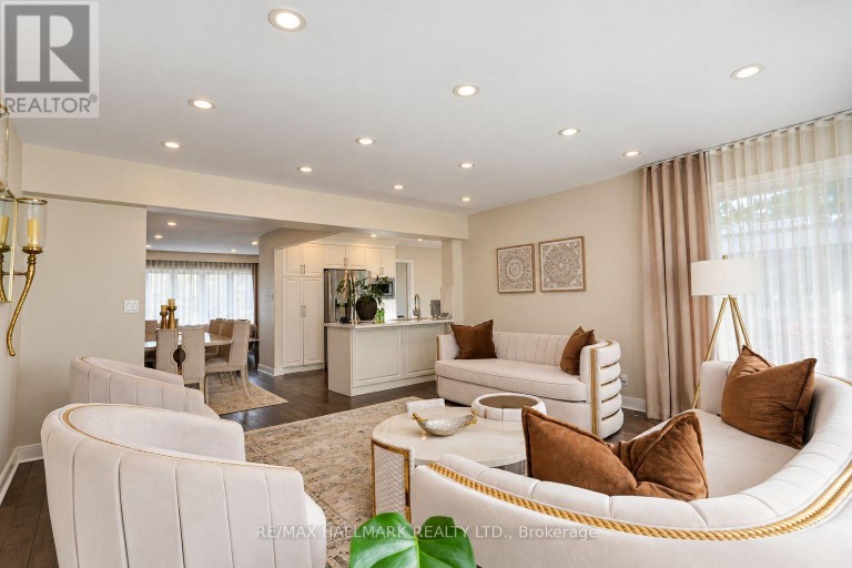 648 MOSSBANK COURT, Newmarket (Huron Heights-Leslie Valley), Ontario, L3Y3B1