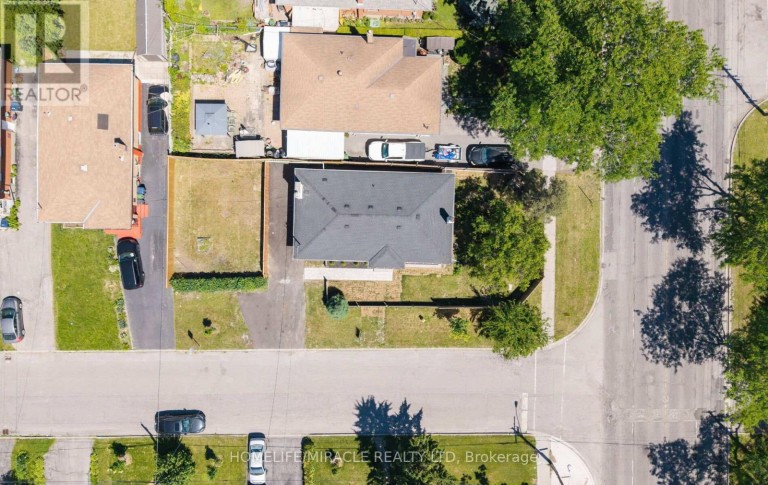 22 ARNPRIOR ROAD, Toronto (Bendale), Ontario, M1K5A6