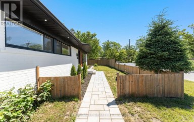 22 ARNPRIOR ROAD Toronto (Bendale) Ontario photo 7