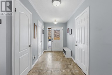 71 TRUAX STREET Kawartha Lakes (Lindsay) Ontario photo 2