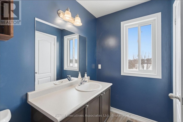 71 TRUAX STREET, Kawartha Lakes (Lindsay), Ontario, K9V0E3