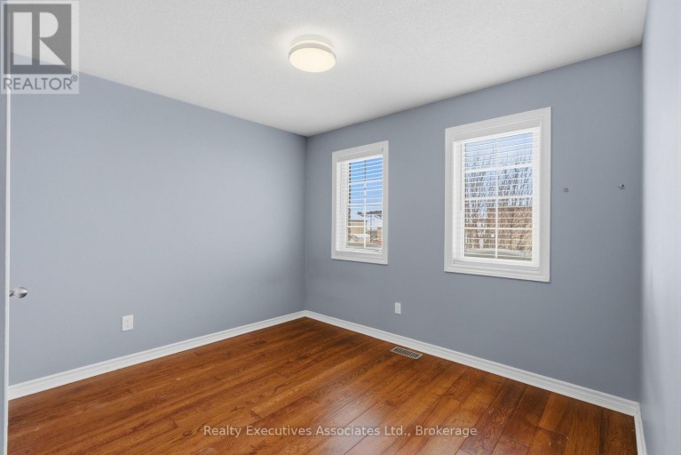 71 TRUAX STREET, Kawartha Lakes (Lindsay), Ontario, K9V0E3