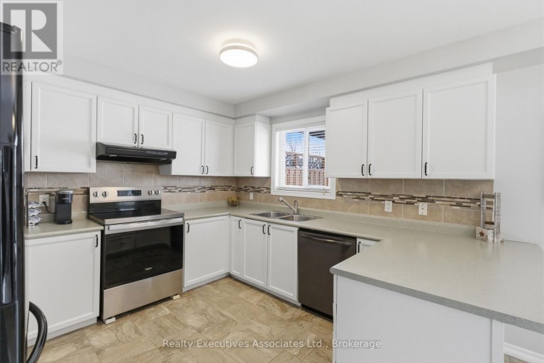 71 TRUAX STREET, Kawartha Lakes (Lindsay), Ontario, K9V0E3