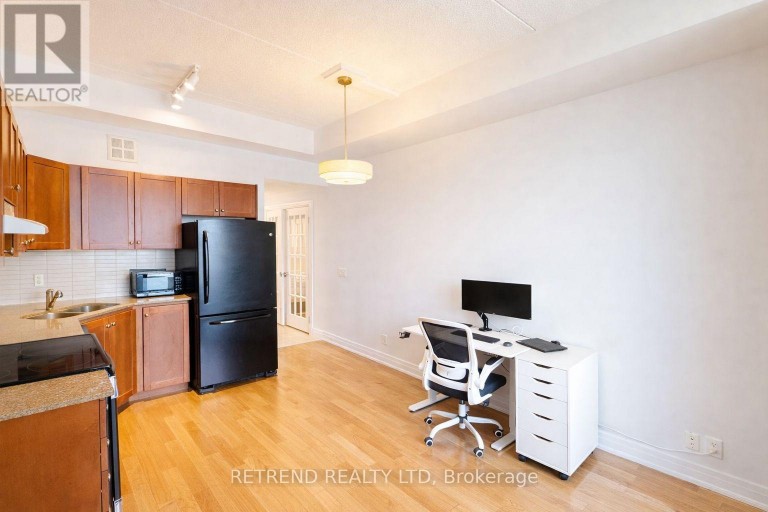 205 - 2737 KEELE STREET, Toronto (Downsview-Roding-CFB), Ontario, M3M2E9