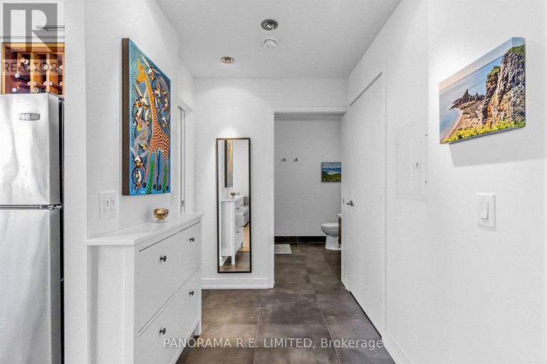 1013 - 60 BATHURST STREET, Toronto (Niagara), Ontario, M5V2P4