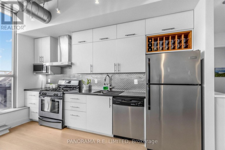 1013 - 60 BATHURST STREET, Toronto (Niagara), Ontario, M5V2P4