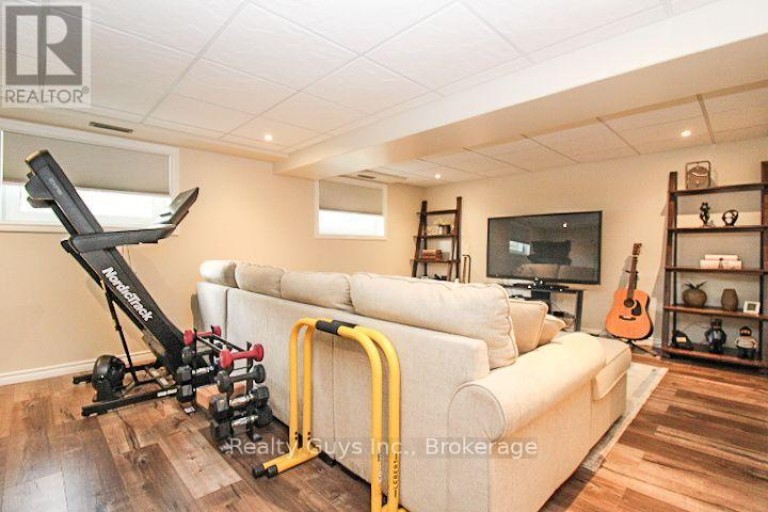 2106 SPRINGWOOD ROAD, Peterborough (Monaghan Ward 2), Ontario, K9K1M9