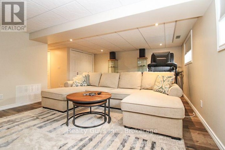 2106 SPRINGWOOD ROAD, Peterborough (Monaghan Ward 2), Ontario, K9K1M9