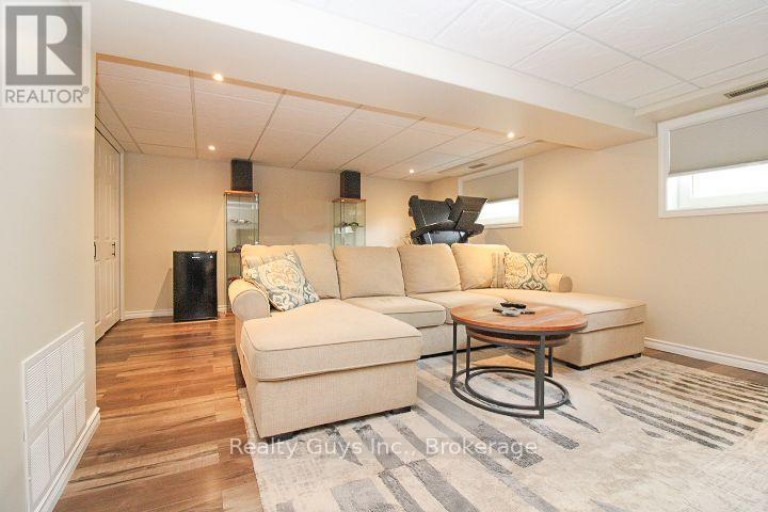 2106 SPRINGWOOD ROAD, Peterborough (Monaghan Ward 2), Ontario, K9K1M9