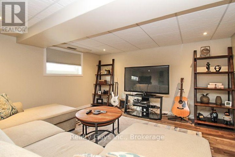 2106 SPRINGWOOD ROAD, Peterborough (Monaghan Ward 2), Ontario, K9K1M9