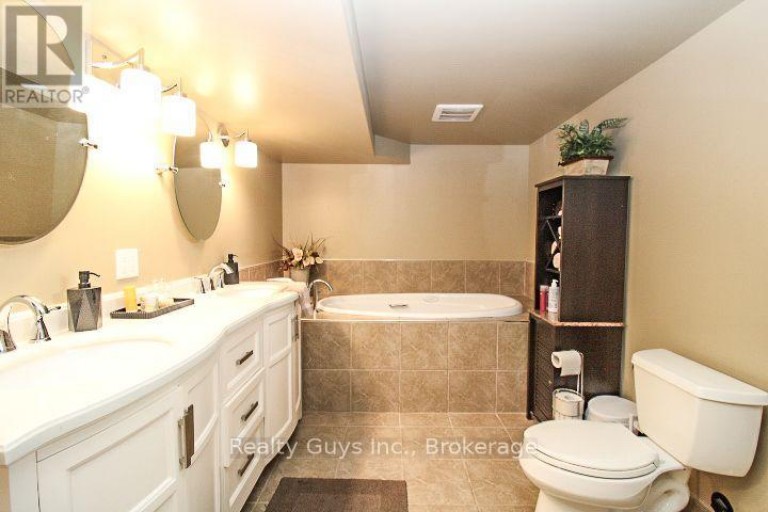 2106 SPRINGWOOD ROAD, Peterborough (Monaghan Ward 2), Ontario, K9K1M9