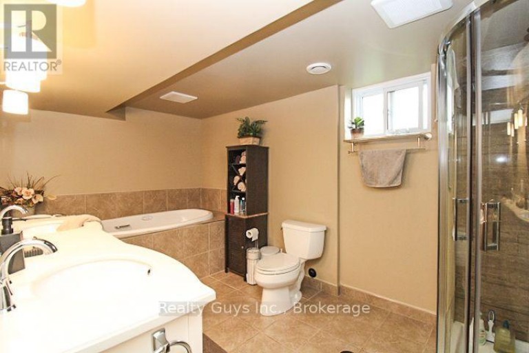 2106 SPRINGWOOD ROAD, Peterborough (Monaghan Ward 2), Ontario, K9K1M9