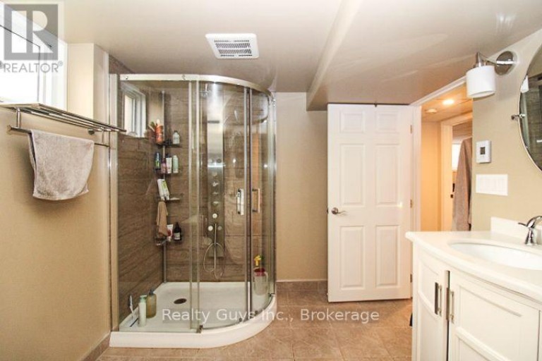 2106 SPRINGWOOD ROAD, Peterborough (Monaghan Ward 2), Ontario, K9K1M9