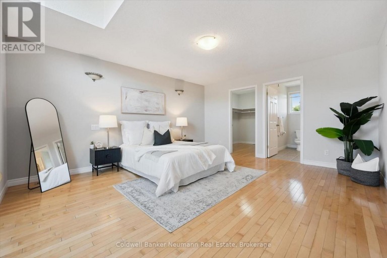 235 DEERPATH DRIVE, Guelph (Willow West/Sugarbush/West Acres), Ontario, N1K1W5