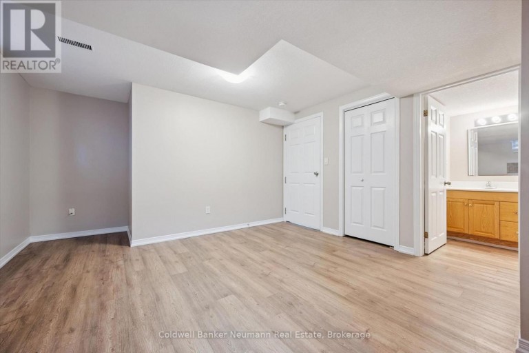 235 DEERPATH DRIVE, Guelph (Willow West/Sugarbush/West Acres), Ontario, N1K1W5