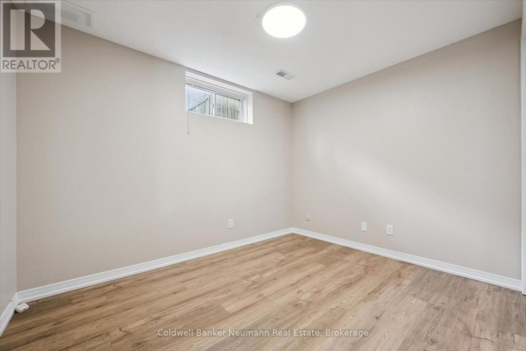 235 DEERPATH DRIVE, Guelph (Willow West/Sugarbush/West Acres), Ontario, N1K1W5