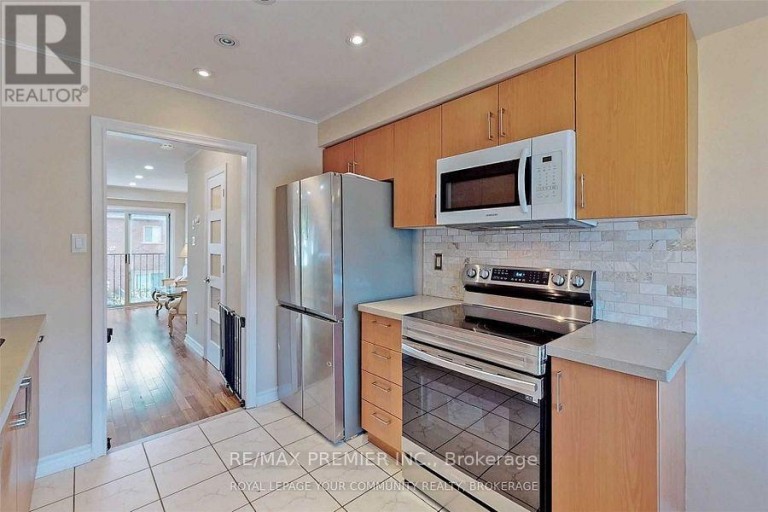 47 TANIA CRESCENT, Vaughan (Maple), Ontario, L6A2M8