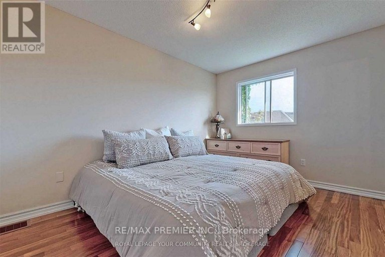 47 TANIA CRESCENT, Vaughan (Maple), Ontario, L6A2M8