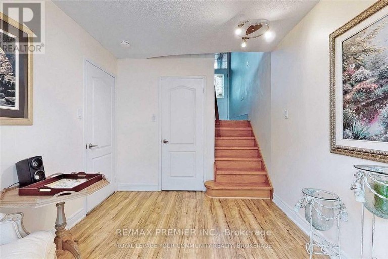 47 TANIA CRESCENT, Vaughan (Maple), Ontario, L6A2M8