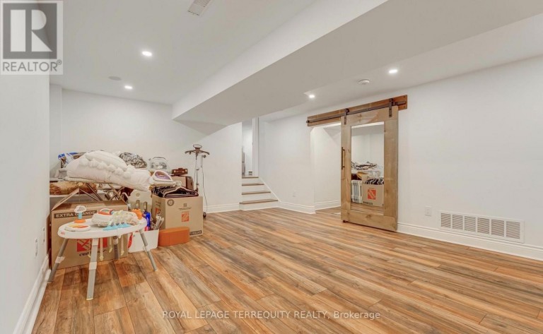 2474 YARMOUTH CRESCENT, Oakville (WO West), Ontario, L6L2M8