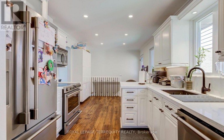 2474 YARMOUTH CRESCENT, Oakville (WO West), Ontario, L6L2M8