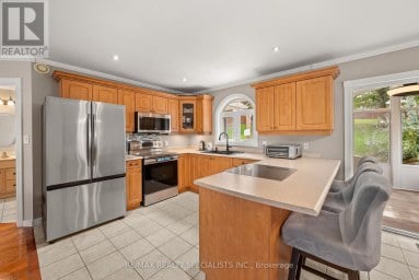 79 OXFORD STREET Selwyn Ontario photo 12