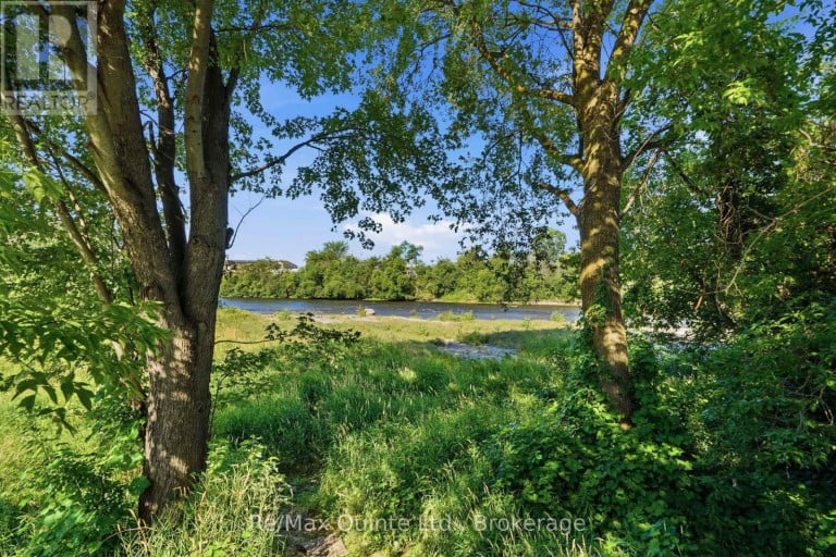 111 CANNIFTON ROAD N, Belleville (Thurlow Ward), Ontario, K0K1K0