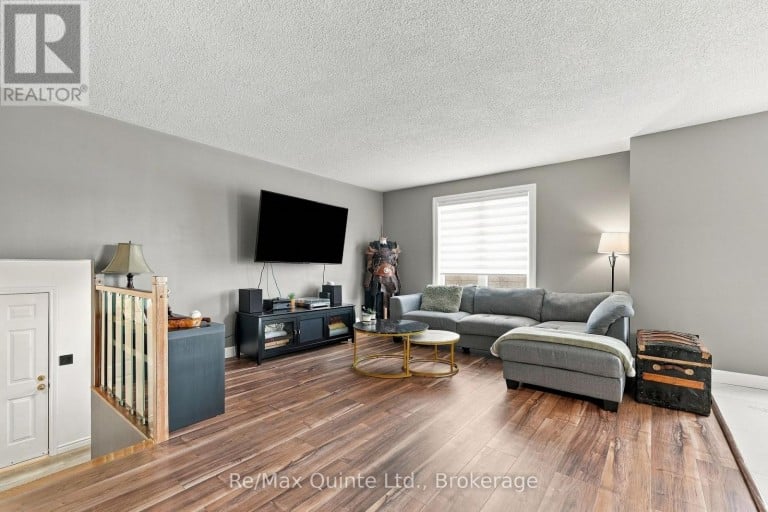 111 CANNIFTON ROAD N, Belleville (Thurlow Ward), Ontario, K0K1K0