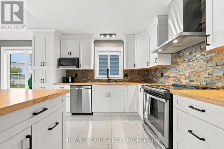111 CANNIFTON ROAD N, Belleville (Thurlow Ward), Ontario, K0K1K0