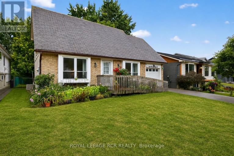 856 MAGNOLIA AVENUE, Newmarket (Huron Heights-Leslie Valley), Ontario, L3Y3C7