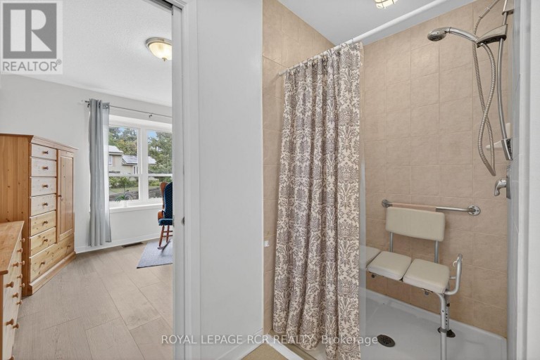 856 MAGNOLIA AVENUE, Newmarket (Huron Heights-Leslie Valley), Ontario, L3Y3C7