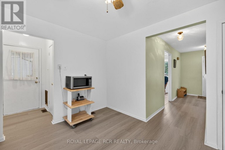856 MAGNOLIA AVENUE, Newmarket (Huron Heights-Leslie Valley), Ontario, L3Y3C7