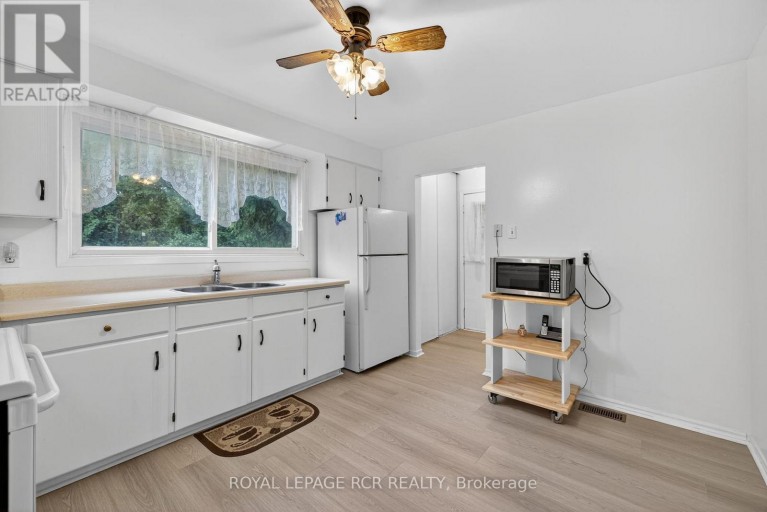 856 MAGNOLIA AVENUE, Newmarket (Huron Heights-Leslie Valley), Ontario, L3Y3C7