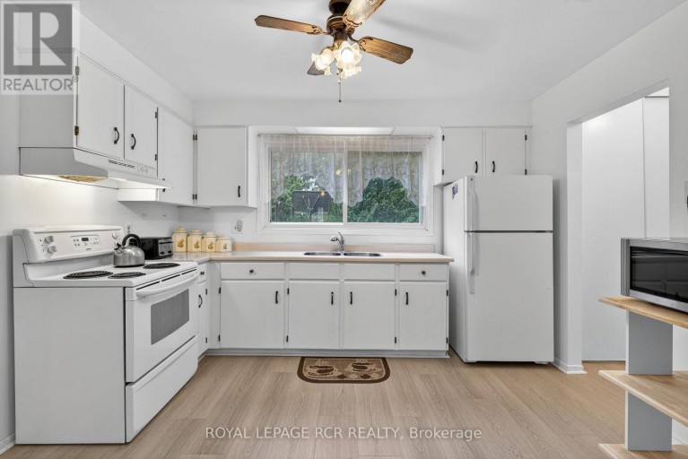 856 MAGNOLIA AVENUE, Newmarket (Huron Heights-Leslie Valley), Ontario, L3Y3C7