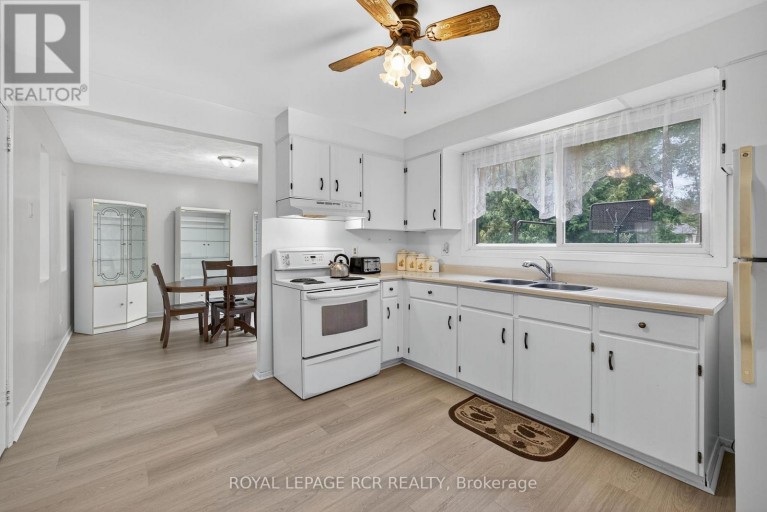 856 MAGNOLIA AVENUE, Newmarket (Huron Heights-Leslie Valley), Ontario, L3Y3C7