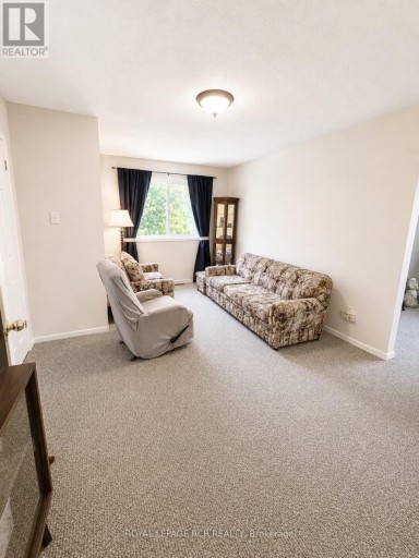 856 MAGNOLIA AVENUE, Newmarket (Huron Heights-Leslie Valley), Ontario, L3Y3C7