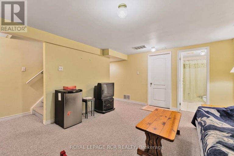 856 MAGNOLIA AVENUE, Newmarket (Huron Heights-Leslie Valley), Ontario, L3Y3C7