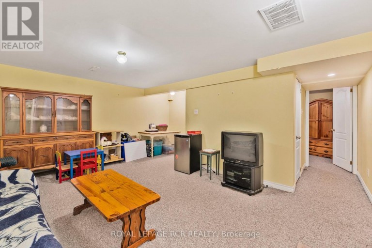 856 MAGNOLIA AVENUE, Newmarket (Huron Heights-Leslie Valley), Ontario, L3Y3C7