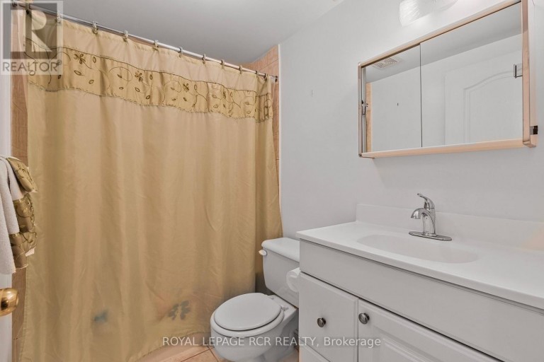 856 MAGNOLIA AVENUE, Newmarket (Huron Heights-Leslie Valley), Ontario, L3Y3C7