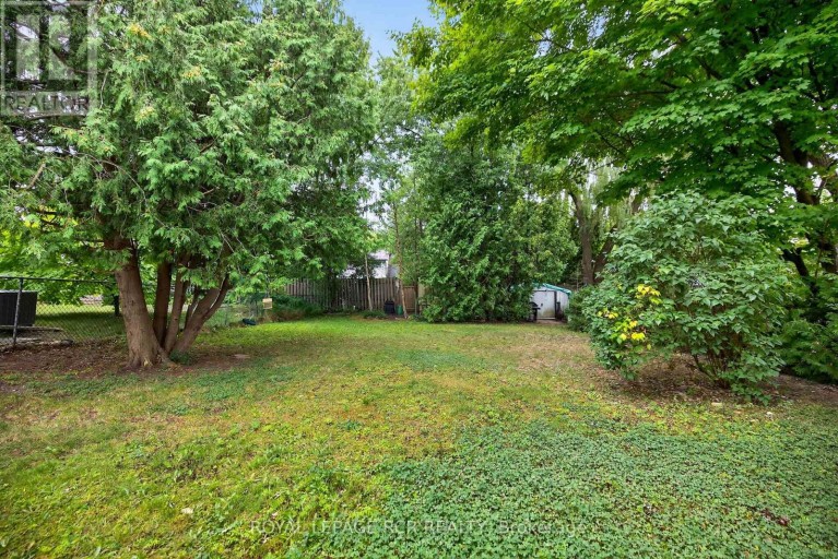 856 MAGNOLIA AVENUE, Newmarket (Huron Heights-Leslie Valley), Ontario, L3Y3C7
