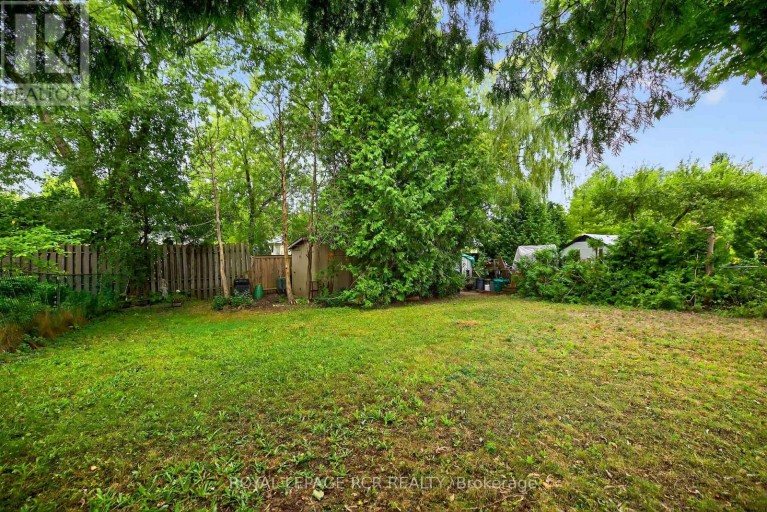 856 MAGNOLIA AVENUE, Newmarket (Huron Heights-Leslie Valley), Ontario, L3Y3C7