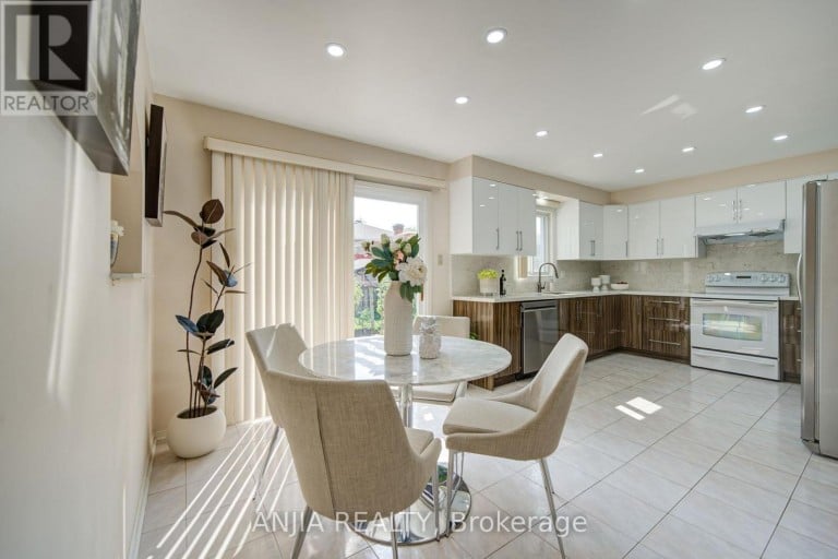8 BROOKLYN CRESCENT, Markham (Unionville), Ontario, L3P7C1