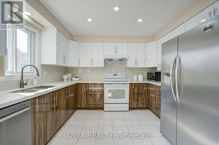 8 BROOKLYN CRESCENT, Markham (Unionville), Ontario, L3P7C1