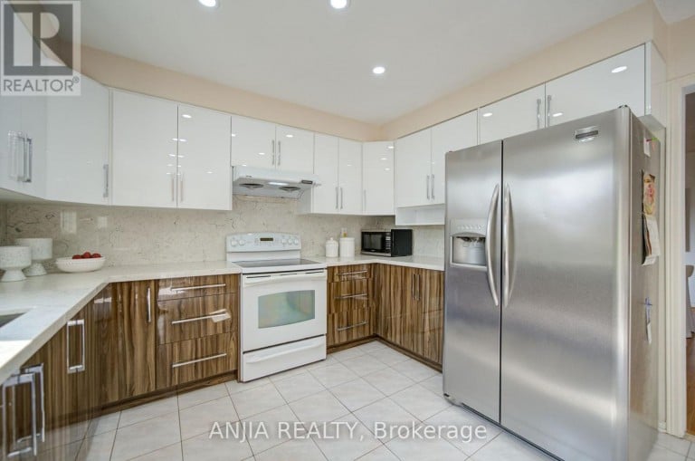 8 BROOKLYN CRESCENT, Markham (Unionville), Ontario, L3P7C1