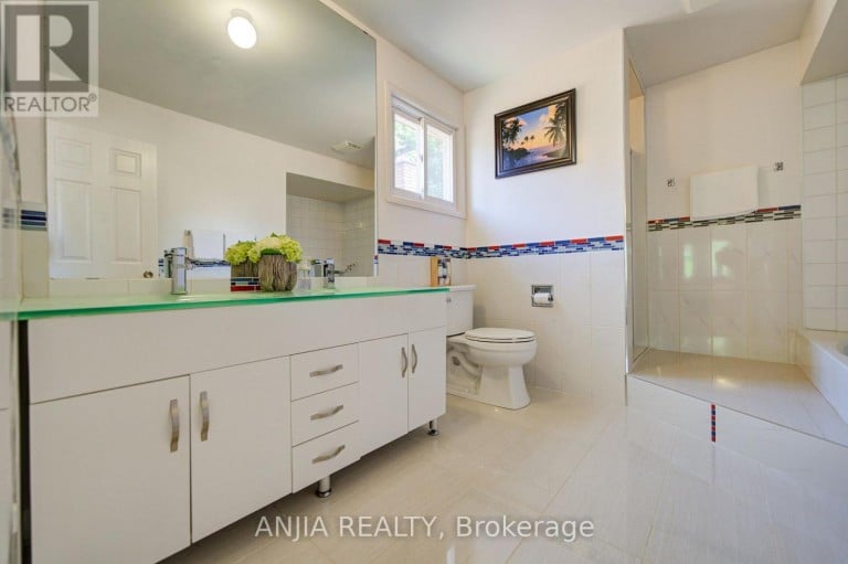 8 BROOKLYN CRESCENT, Markham (Unionville), Ontario, L3P7C1