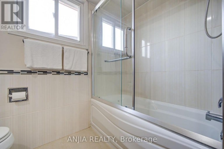 8 BROOKLYN CRESCENT, Markham (Unionville), Ontario, L3P7C1