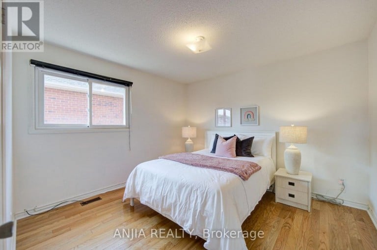 8 BROOKLYN CRESCENT, Markham (Unionville), Ontario, L3P7C1