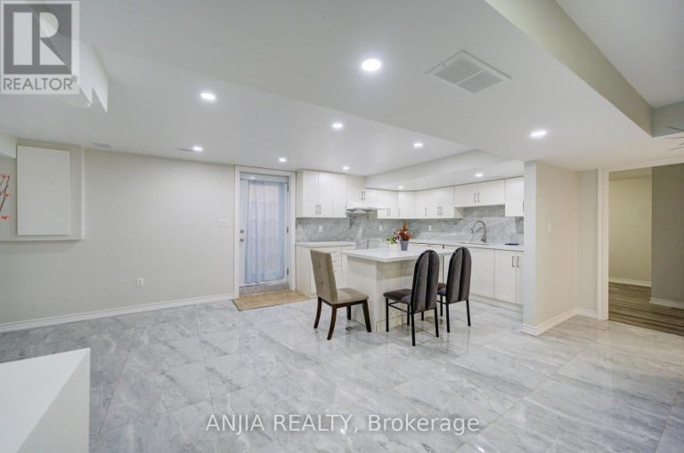 8 BROOKLYN CRESCENT, Markham (Unionville), Ontario, L3P7C1