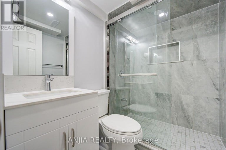 8 BROOKLYN CRESCENT, Markham (Unionville), Ontario, L3P7C1